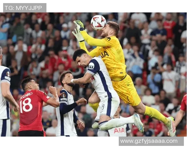 热刺在足总杯中以3-0战胜那不勒斯点球大战引发全场热烈反响