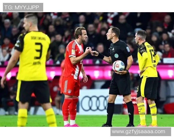 德甲激战：拜仁狂胜巴萨五球大屠杀战术解析与精彩瞬间回顾