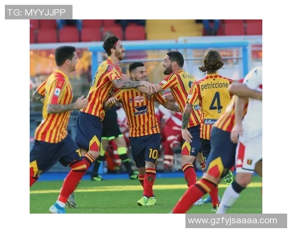 中超激战：AC米兰与曼联战成平局全场沸腾瞬间回顾与分析